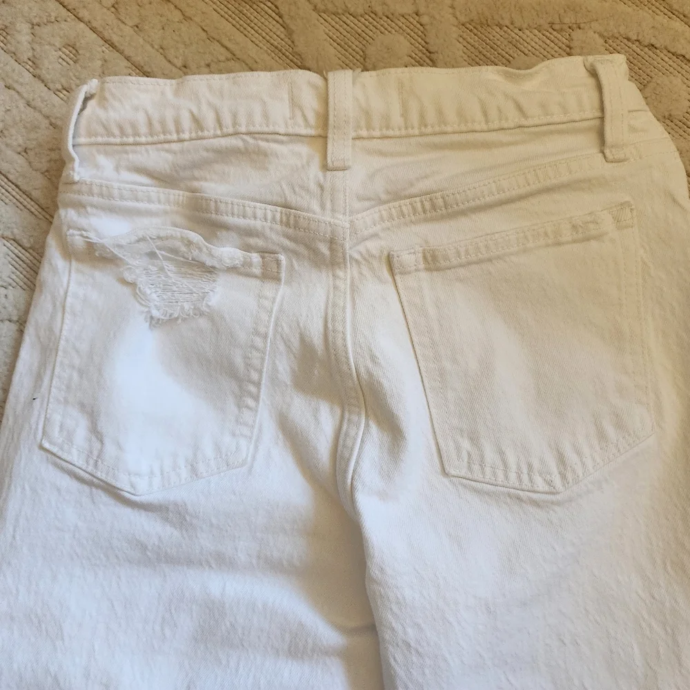 ABERCROMBIE AND FITCH  MOM  HIGH RISE JEAN